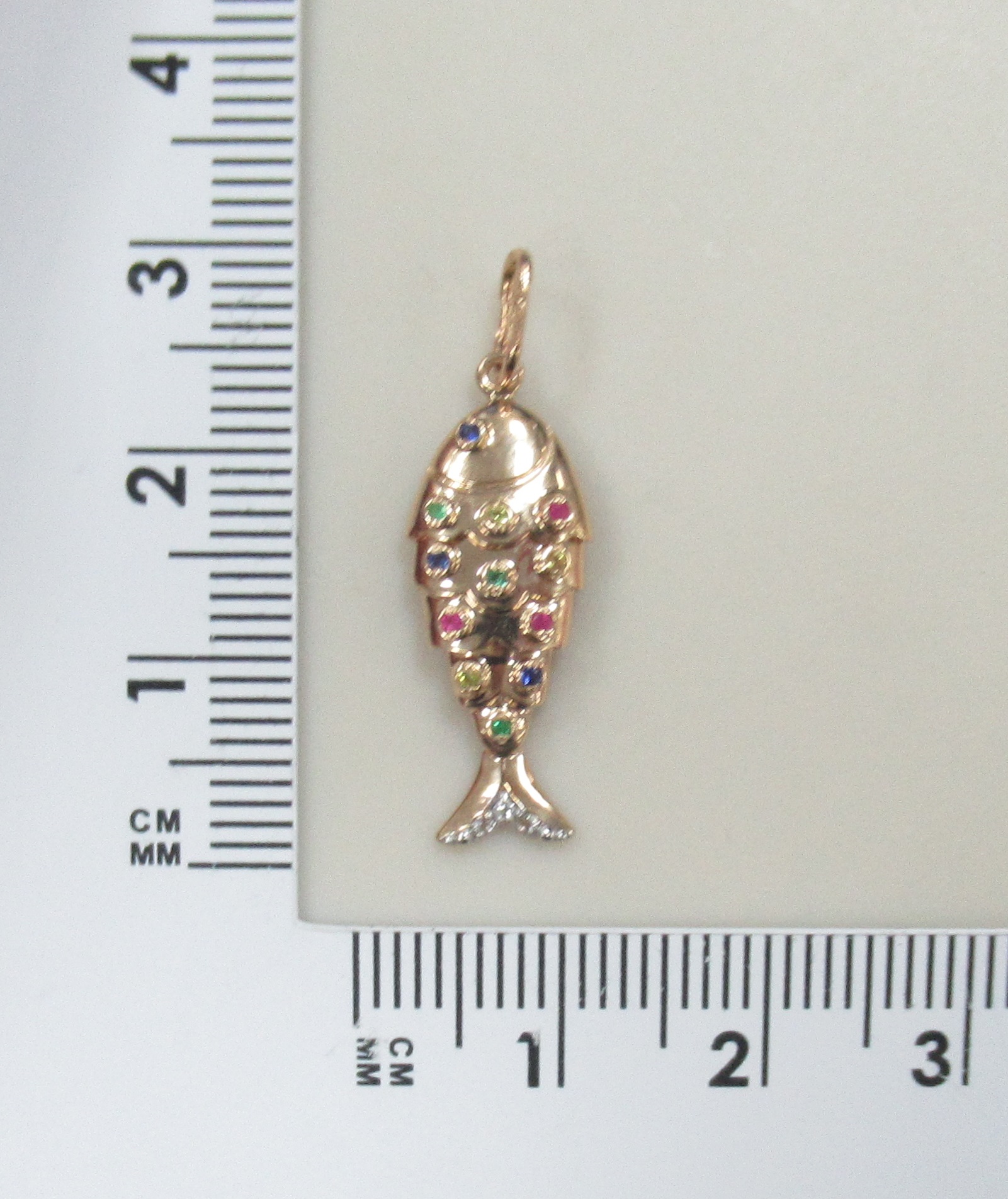 Подвеска из золота с изумрудами, сапфирами и рубинами "Рыбка"